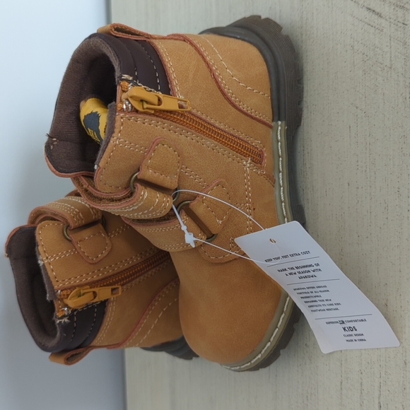 Boy Toddler boots size 8/24 - Picture 2 of 7